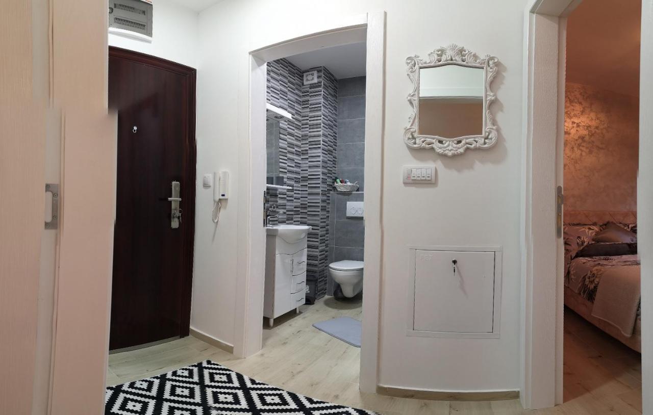Apartman Silver Sremska Mitrovica Exterior foto