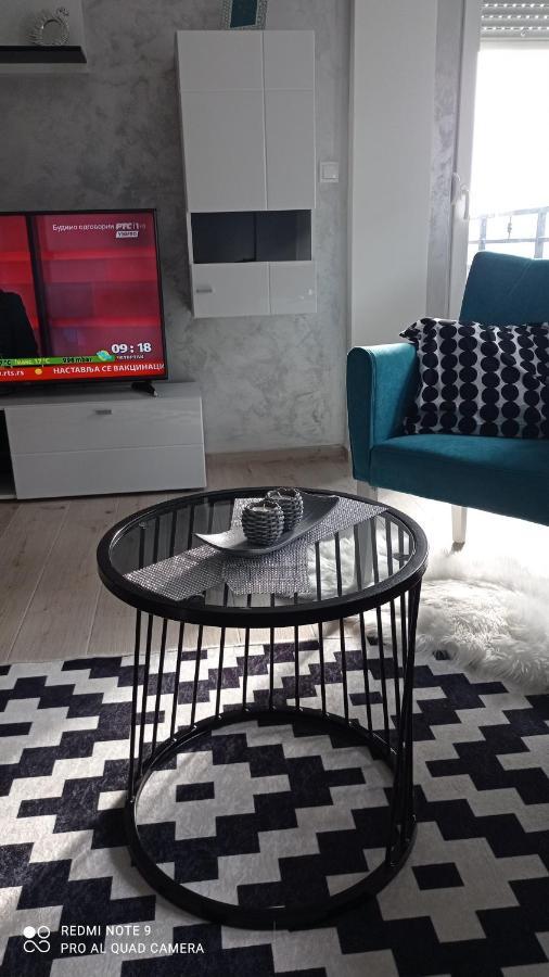 Apartman Silver Sremska Mitrovica Exterior foto