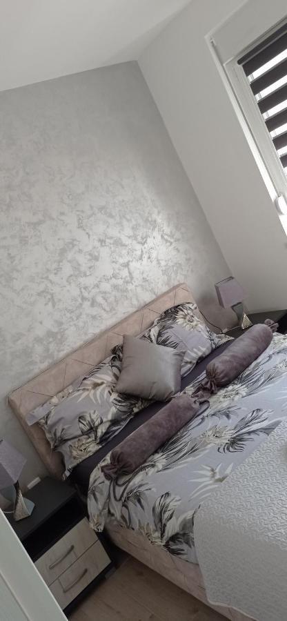 Apartman Silver Sremska Mitrovica Exterior foto